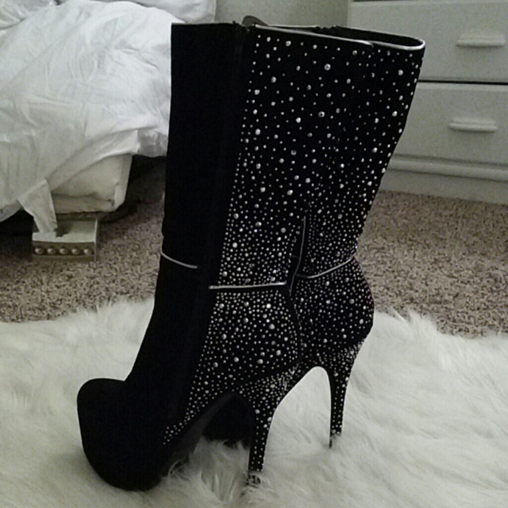 Black boot heels